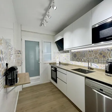 Deluxe Center Apartment *