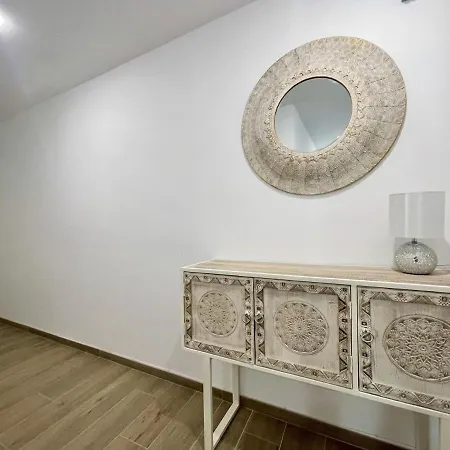 Deluxe Center בנידורם
